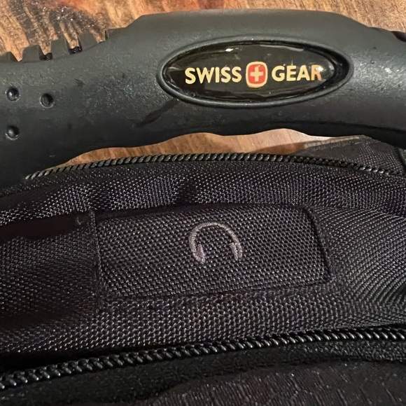 SwissGear Laptop Computer Black Backpack, EUC, ample storage, Airflow, durable, - Picture 7 of 14